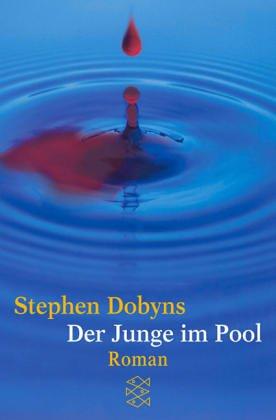 Der Junge im Pool.